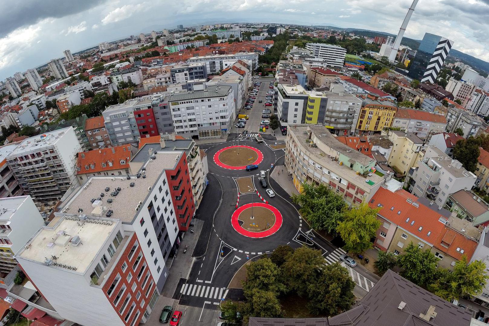 – Što je ovo? Nismo po gradu to još viđali – jedan je od brojnih komentara koji su počeli nizati na društvenim mrežama kada je objavljena fotografija novog prometnog rješenja na Trešnjevki.