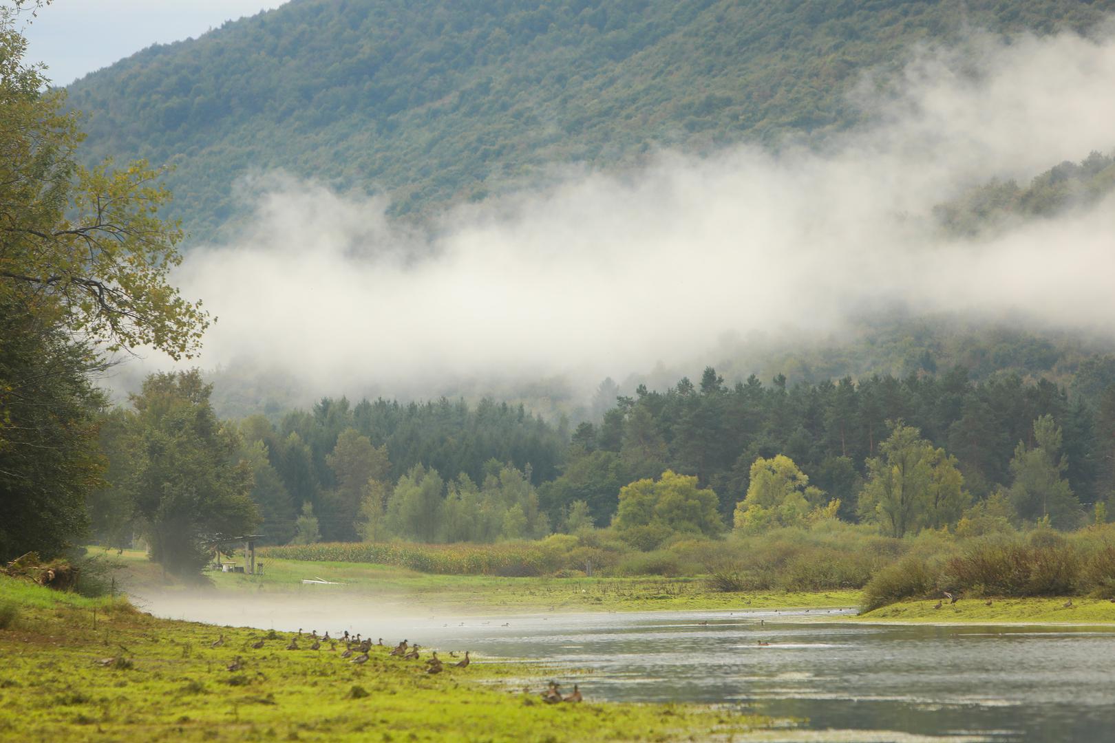 12.09.2024.,Ogulin - Najavljena promjena vremena zahvatila je Ogulin. Kisa, zahladenje i niski oblaci okovali su grad pod Klekom. Photo: Kristina Stedul Fabac/PIXSELL