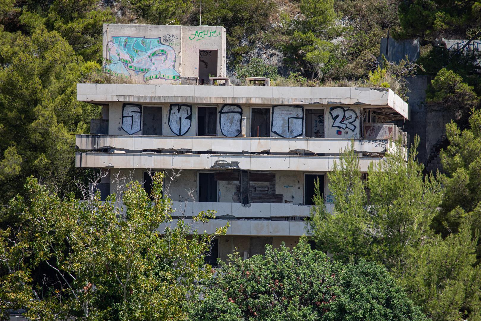 09.08.2024., Kupari, Zupa dubrovacka - Razruseni i napusteni kompleks hotela u Kuparima. Photo: Grgo Jelavic/PIXSELL