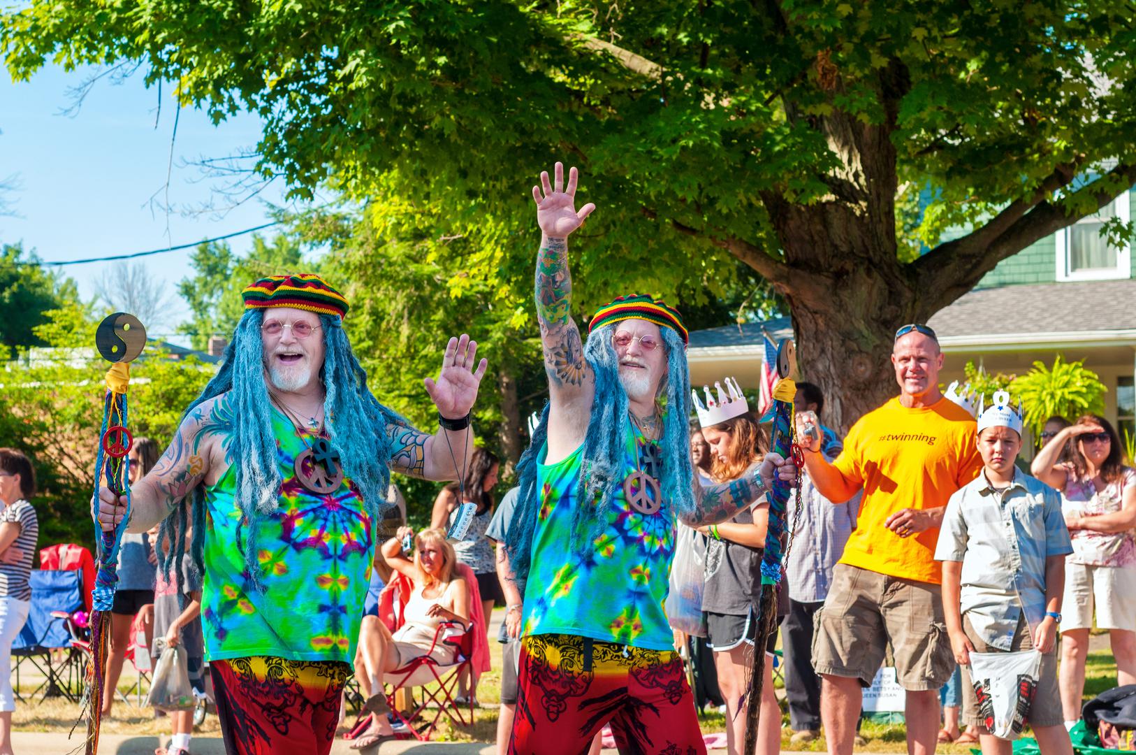 Festival dana blizanaca - Ohio: Twins Days Festival, započet 1975., najveće je godišnje okupljanje blizanaca na svijetu. A gdje drugdje nego u Twinsburgu, Ohio? Festival se održava tijekom vikenda početkom kolovoza i uključuje događaje poput 'double take parade' i talent showa. Blizanci se mogu prijaviti za sudjelovanje u aktivnostima, dok ulaz za posjetitelje košta 5 dolara, a svake godine festival ima novu temu.