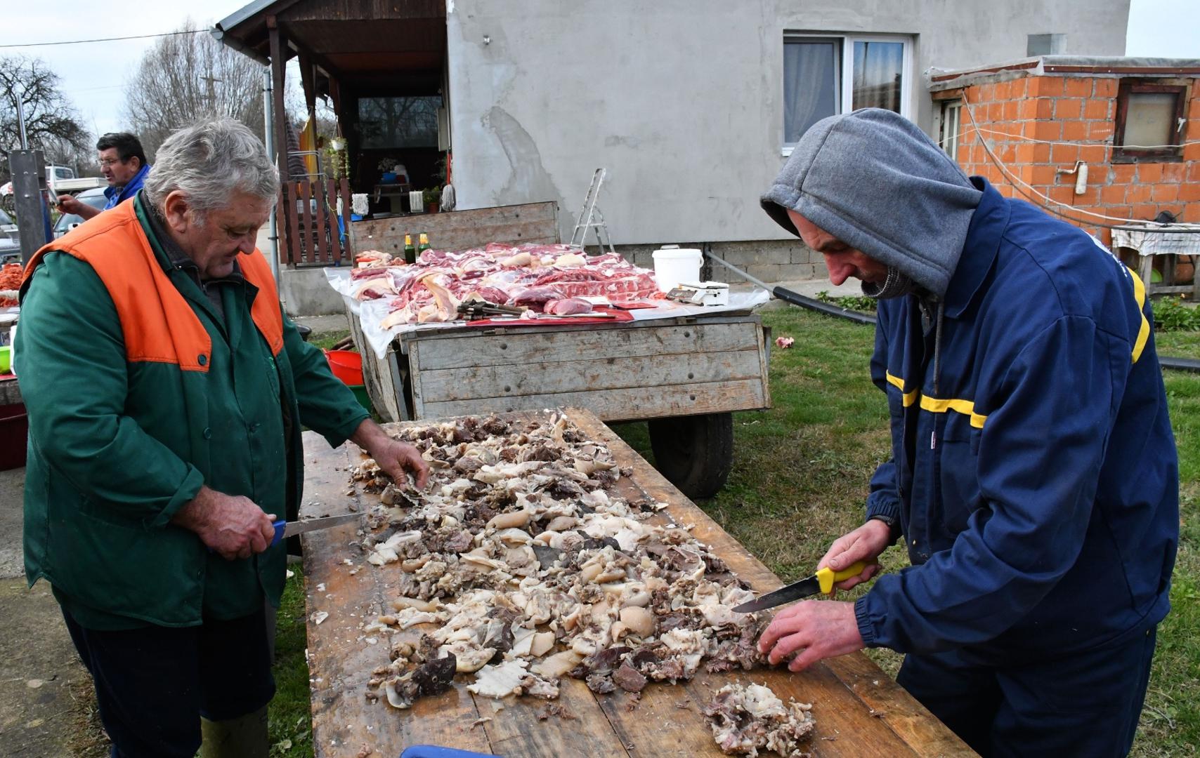 05.12.2020., Jaruge, Slavonski Brod - Tradicionalna slavonska svinjokolja kod domaćina Alojzija i Zlatka Ilijašević.

Photo: Ivica Galovic/PIXSELL