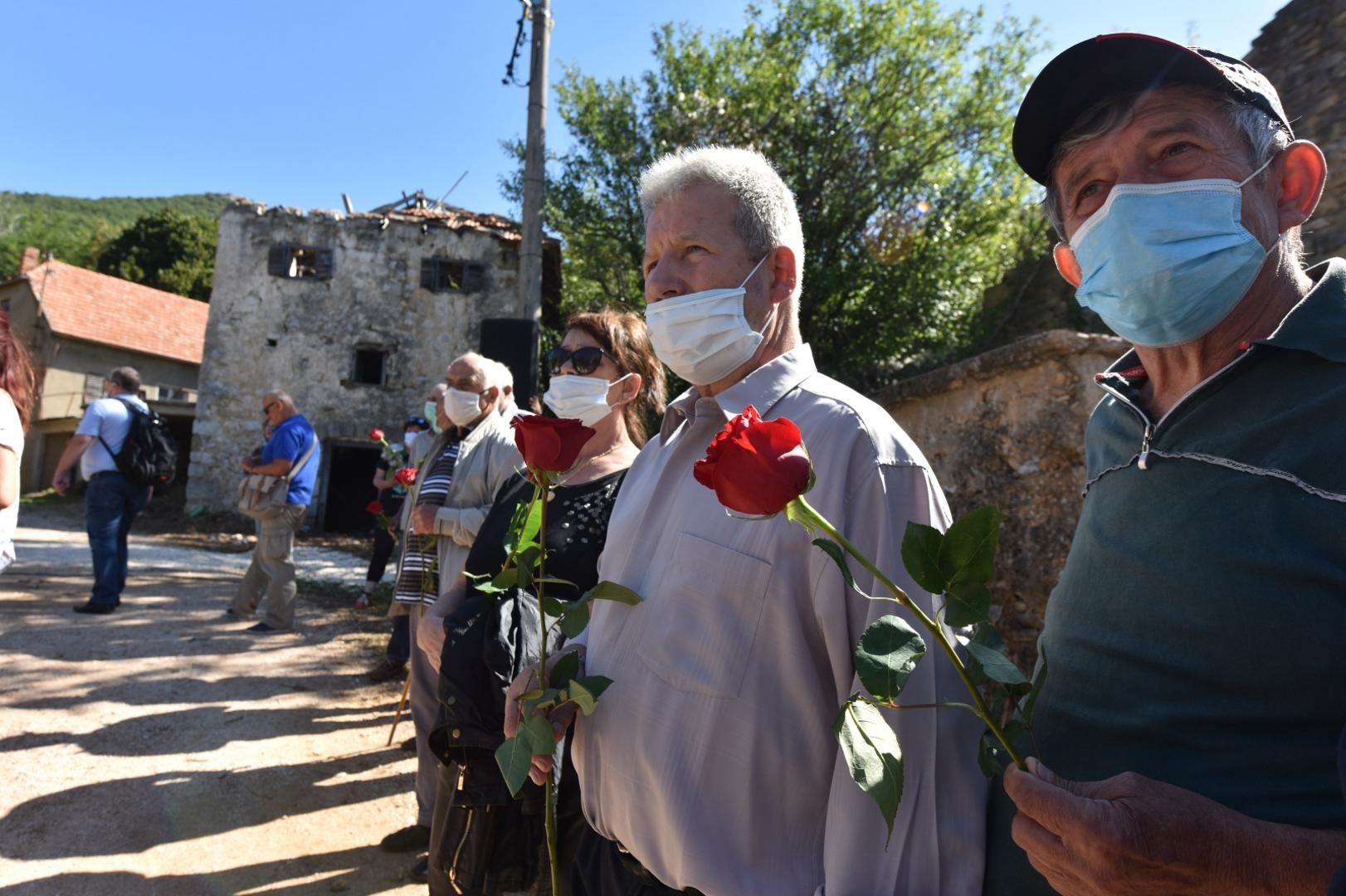 25.08.2020., Plavno - U organizaciji Srpskog narodnog vijeca u Plavnom i Gruborima organizirana komemoracija za civilne zrtve rata ubijene nakon Vojno-redarstvana akcije Oluja.
Photo: Hrvoje Jelavic/PIXSELL