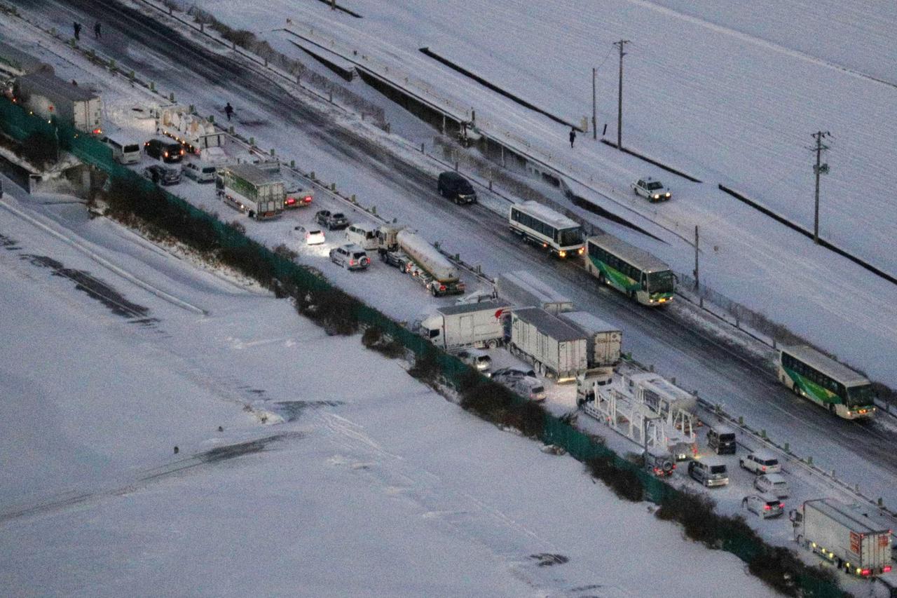 Multiple-vehicle collision on snow-blanketed expressway in northeastern Japan