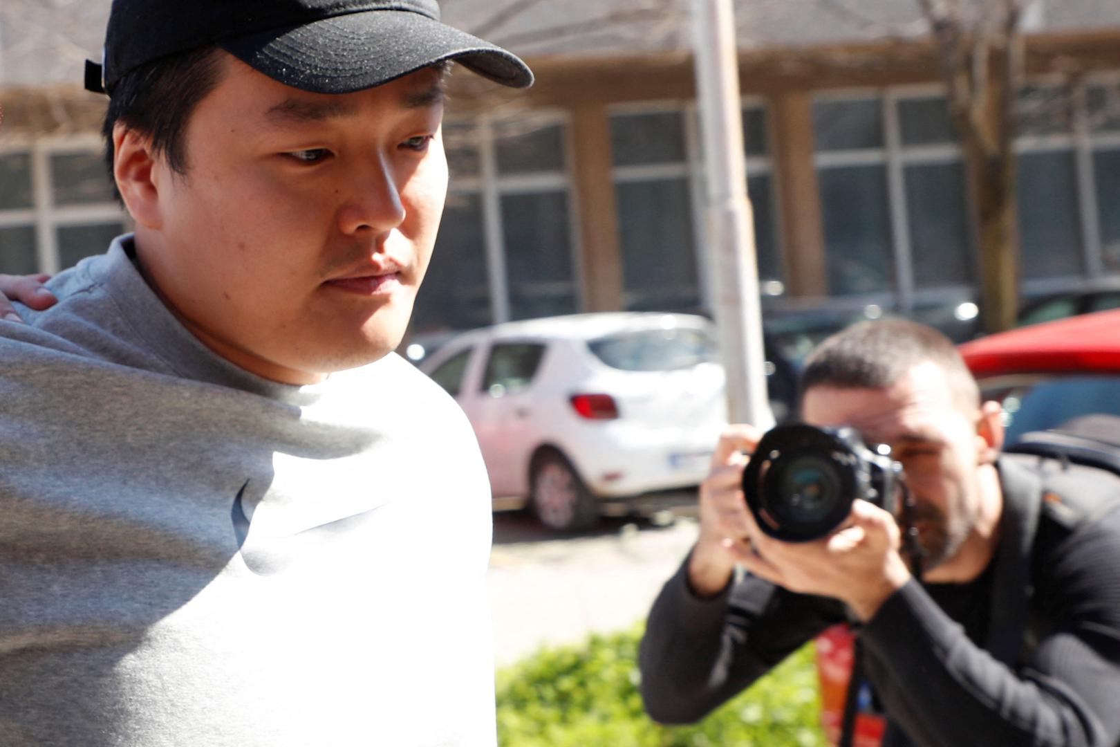 Do Kwon, the cryptocurrency entrepreneur, who created the failed Terra (UST) stablecoin, is taken to court in handcuffs, to face charges of forging official documents, in Podgorica, Montenegro, March 24, 2023. REUTERS/Stevo Vasiljevic MONTENEGRO OUT. NO COMMERCIAL OR EDITORIAL SALES IN MONTENEGRO Photo: STEVO VASILJEVIC/REUTERS