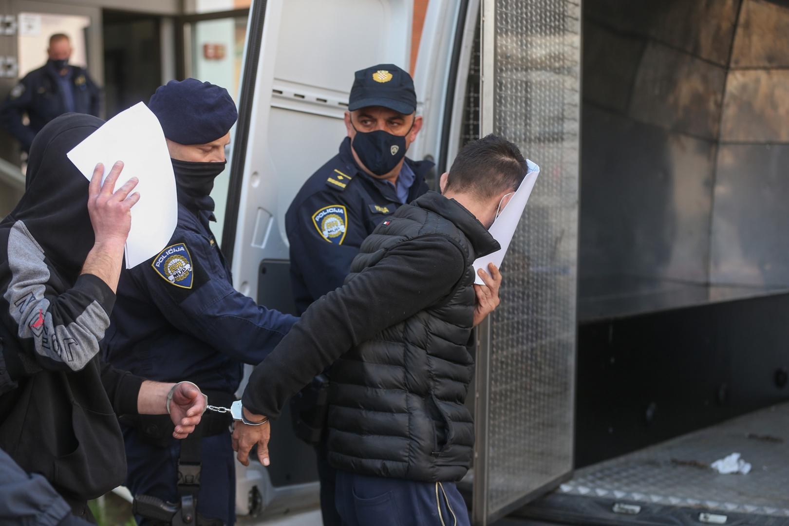 15.04.2021., Velika Gorica - Policija je u Zapresicu uhitila više osoba povezanih s proizvodnjom i preprodajom droge koji su dovedeni na Zupanijski sud u Velikoj Gorici. Photo: Zeljko Lukunic/PIXSELL