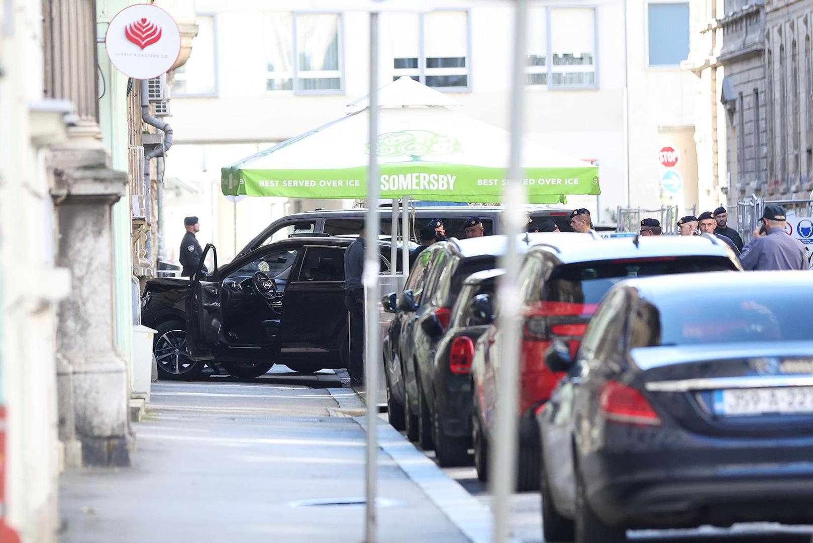 Ozlijeđeni policijski službenik prevezen je u KBC Sestara milosrdnica.