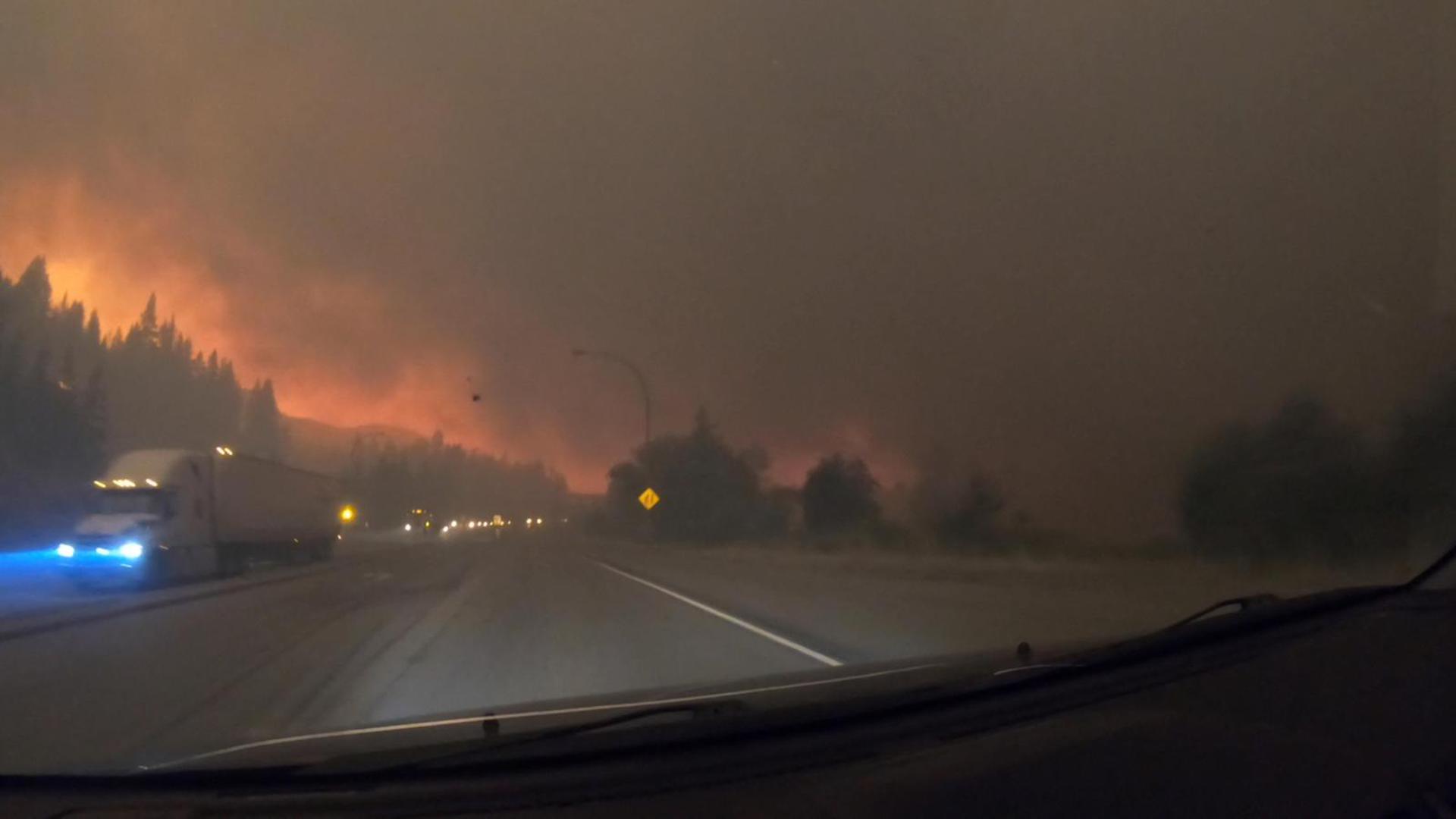 A view shows wildfires in Squilax, British Columbia, Canada August 18, 2023, in this screen grab obtained from a social media video X@AlpineLifer/via REUTERS THIS IMAGE HAS BEEN SUPPLIED BY A THIRD PARTY. NO RESALES. NO ARCHIVES MANDATORY CREDIT Photo: X@ALPINELIFER/REUTERS