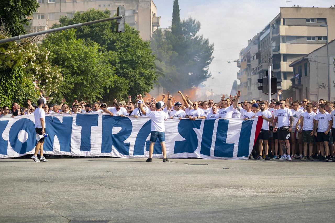 Split: Povorka Torcide prema Poljudu