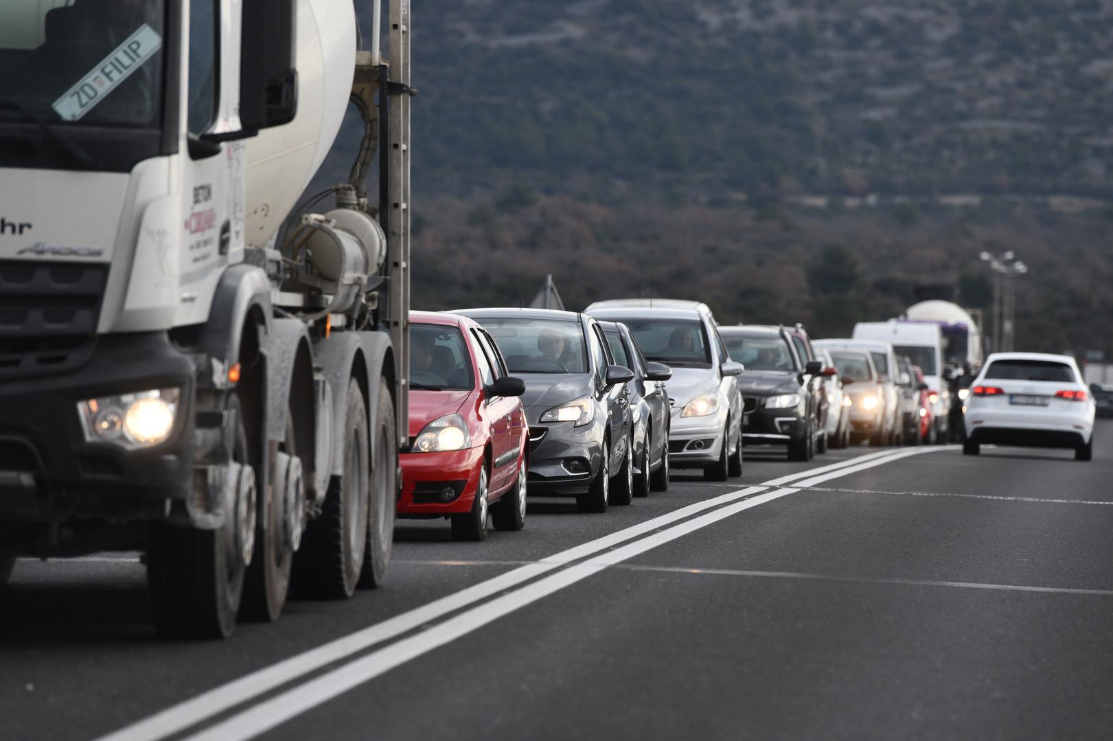 Od ukupnog broja pregledanih vozila, 67,9%prošlo je bez ikakvih kvarova, dok je 20,6% imalo ozbiljne kvarove. Općenito, što je vozilo starije, to je veća stopa kvarova – među automobilima starim od 12 do 13 godina, 28,1% je imalo velike kvarove, u usporedbi sa samo 6,4% vozila starih dvije do tri godine. 