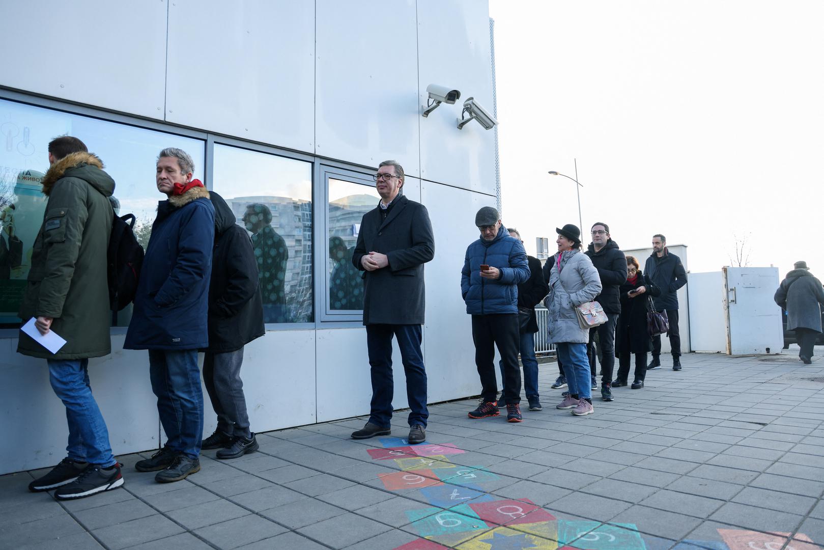 Ove su nedjelje diljem Srbije otvorena birališta povodom parlamentarnih izbora. Biračka mjesta su otvorena od 7 sati pa sve do 20 sati, nakon čega bi trebali biti objavljeni privremeni rezultati.