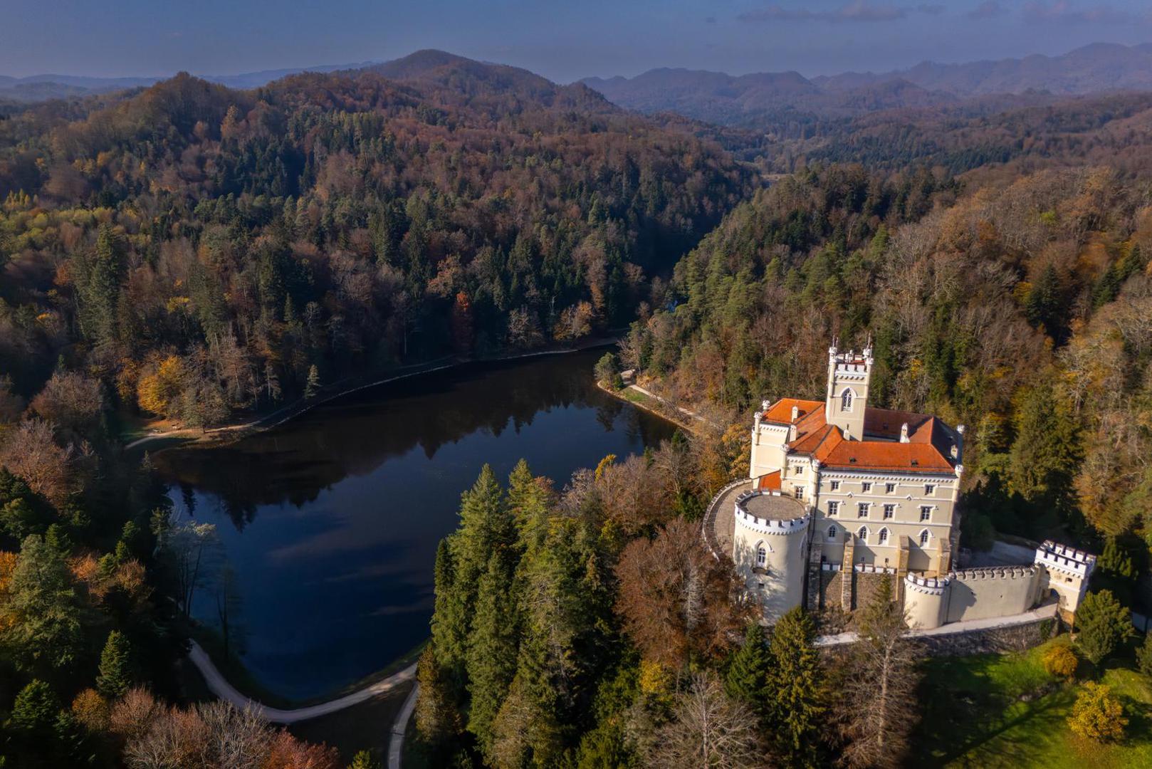 Nakon dvije i pol godine, Trakošćansko jezero je napokon ponovno napunjeno i otvoreno za posjetitelje.