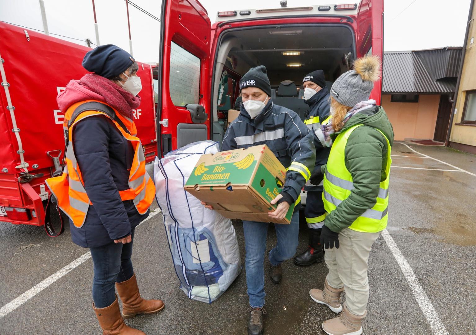 08.01.2021., Sisak - U skladiste Agro simpa stigao je austrijski konvoj kamiona s pomoci za potresom pogodjena podrucja u Sisacko-moslavackoj zupaniji. Photo: Robert Anic/PIXSELL