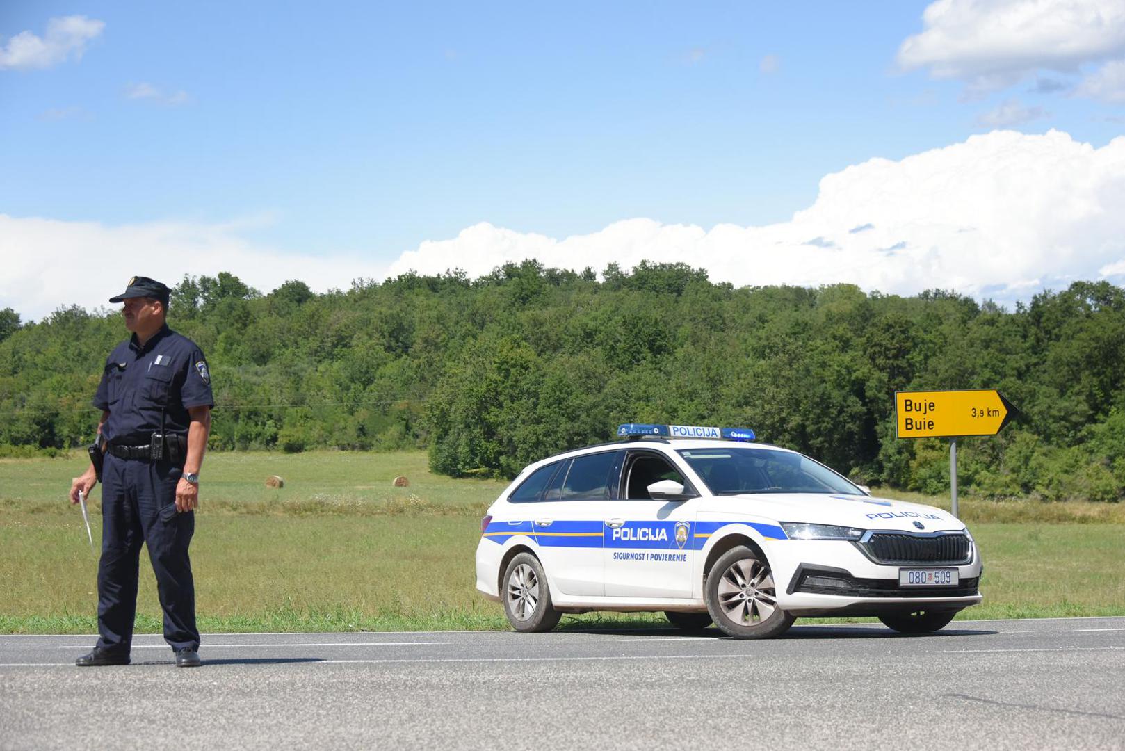 26.07.2023., Buje: Nakon otmice zene, otmicar pobjegao, a policija blokirala sve prilazne smjerove Matelicima. Photo: Sasa Miljevic/PIXSELL