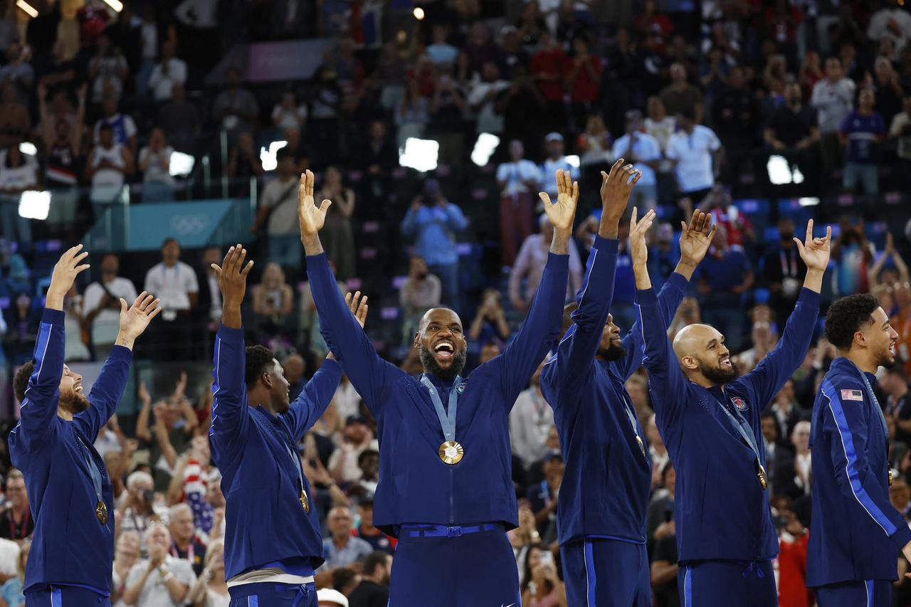 Basketball - Men's Victory Ceremony