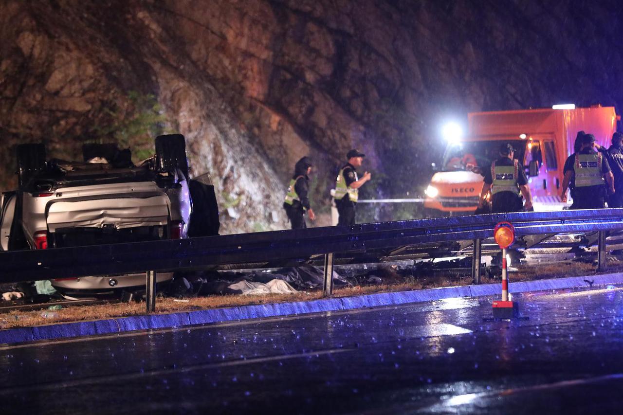 Vrgorac:Tri osobe smrtno stradale u sudaru na A1 prije izlaza Ravča u smjeru Dubrovnika.