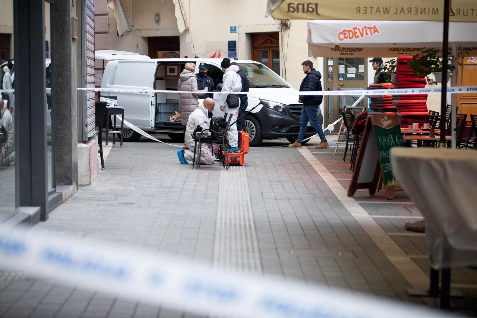 05.02.2022.,Rijeka - Oko 14.45h policija je zaprimila dojavu kako je u caffe baru Pin (Pavlinski Trg 5) doslo do tuce te je jedna zenska osoba ozljedena. Uz policijske sluzbenike na mjesto dogadaja izasla je hitna medicinska pomoc, koja je pokusala reanimirati zensku osobu ali bezuspjesno. Photo: Nel Pavletic/PIXSELL