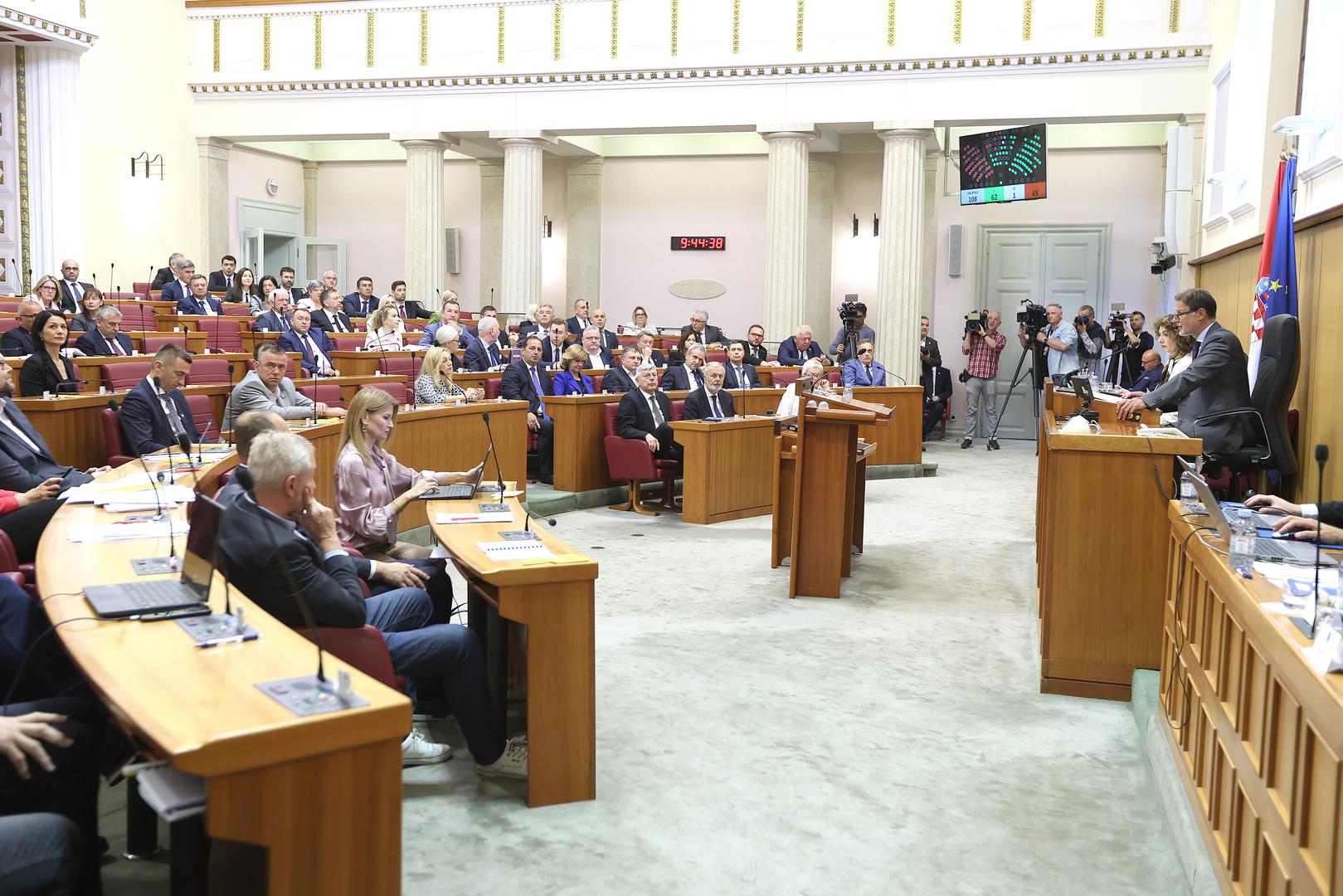 Gotovo se ništa promijenilo nije - tako bi se moglo zaključiti na temelju podataka o broju javljanja saborskih zastupnika na dvije sjednice u novom, 11. sazivu Hrvatskog sabora koji je konstituiran 16. svibnja budući da zastupnici koji su prednjačili u starom sazivu prednjače i u novom. 