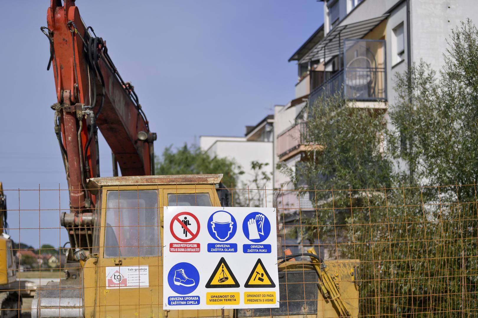 09.10 .2023.,  Zagreb - Ovaj tjedan su u gradskom naselju Sveta Klara poceli radovi na izgradnji istoimenog djecjeg vrtica koji ce  biti izgradjen u mandatu ove gradske uprave. Radi se o jednom od najvecih gradskih vrtica u naselju s 11.000 stanovnika. Djecji vrtic u Svetoj Klari jedan je od takozvanih Projekata 20. U program kapitalnih ulaganja stavljen je 2015. godine, na projektnoj dokumentaciji pocelo se raditi 2018. godine, no konkretnu realizaciju je zapocela tek ova gradska uprava. Photo: Igor Soban/PIXSELL