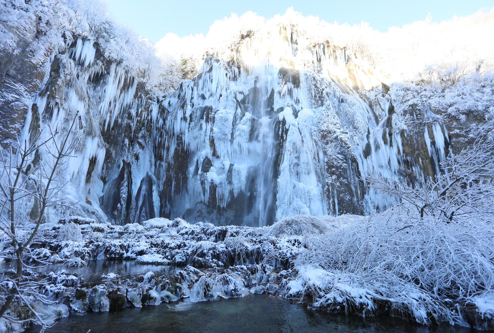 13.01.2024., Plitvicka jezera - Snijeg i debeli minusi zaledili su slapove na Plitvickim jezerima koji mame uzdahe brojnih posjetitelja. Photo: Kristina Stedul Fabac/PIXSELL