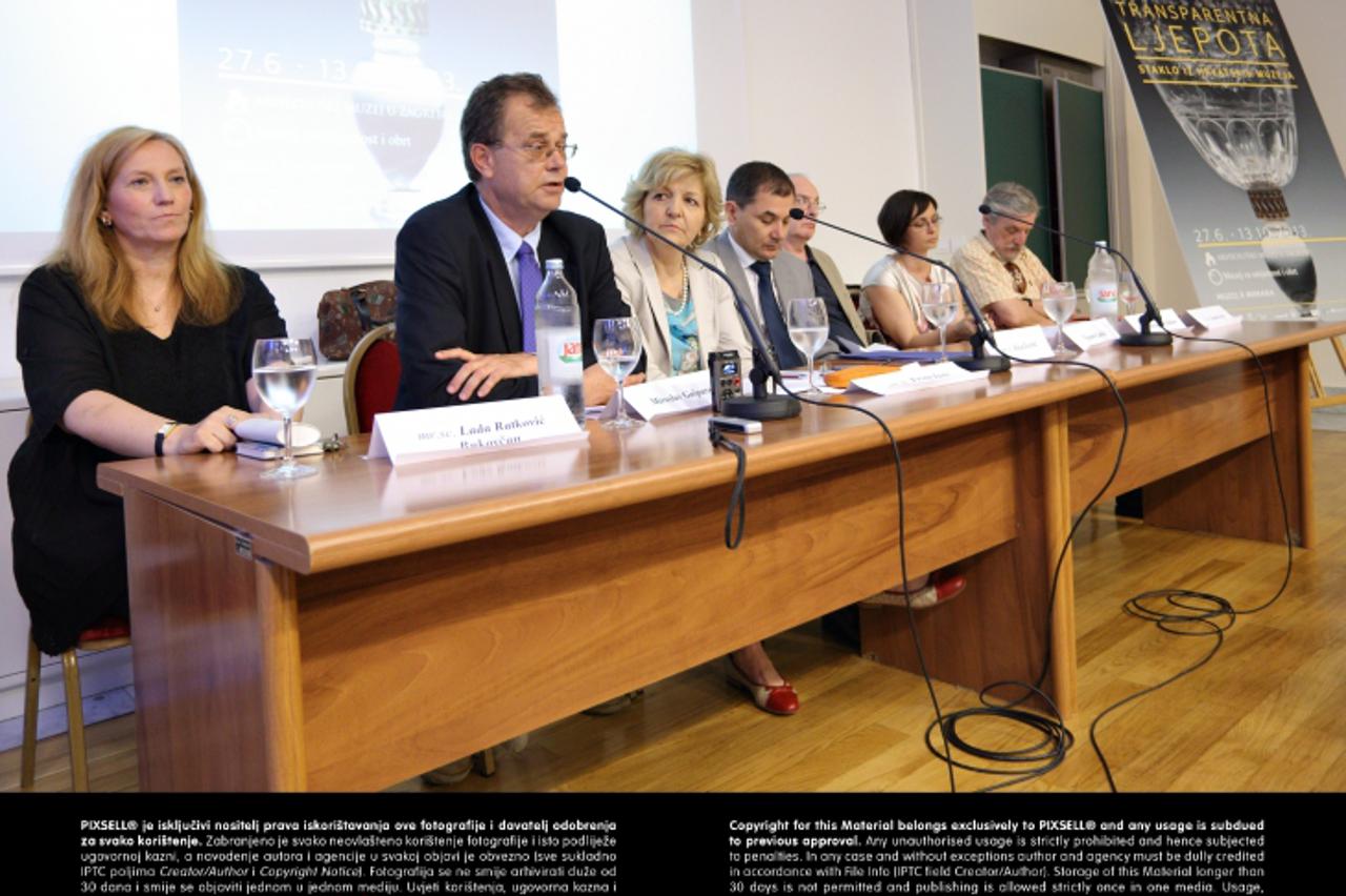 '19.06.2013., Zagreb - U muzeju Mimara odrzana je konferencija za medije povodom izlozbe - Transparentna ljepota, staklo iz hrvatskih muzeja. Lada Ratkovic Bukovcan, Miroslav Gasparovic, Vesna Juric B