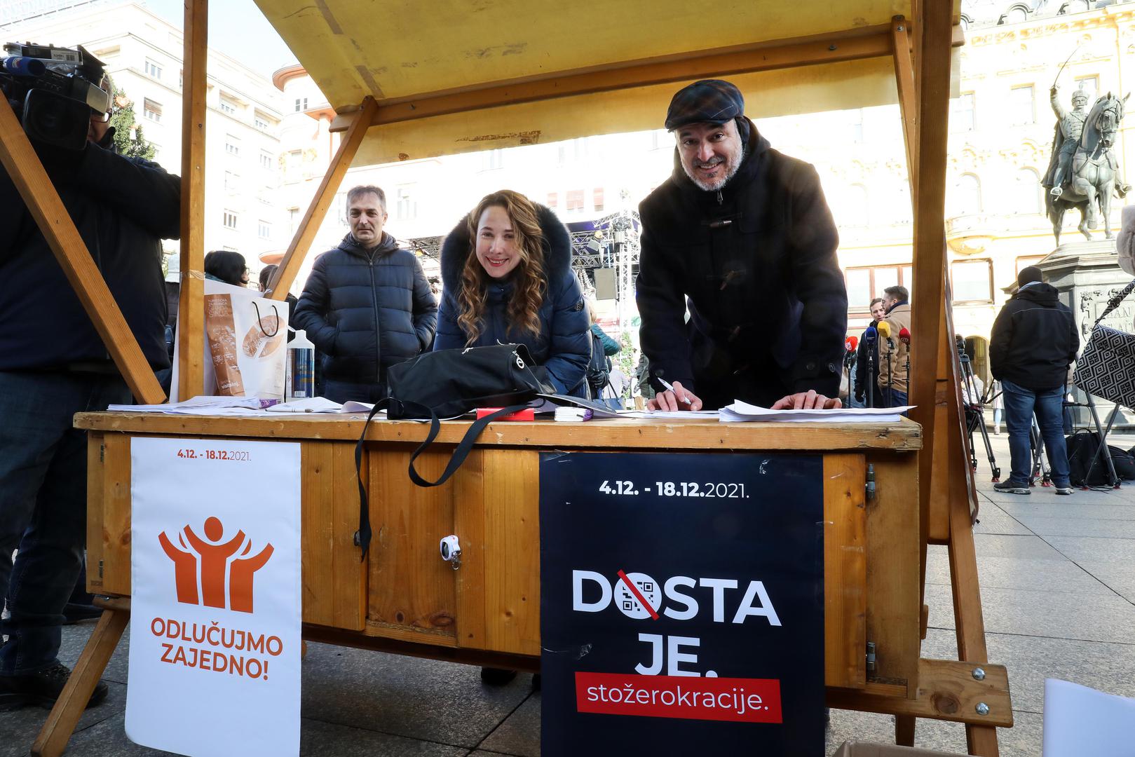 04.12.2021., Zagreb , U povodu pocetka prikupljanja potpisa za raspisivanje referenduma kojim bi se ukinula uporaba covid potvrda, saborski zastupnici Mosta Marija Selak Raspudic, Marin Miletic, Nino Raspudic, Zvonimir Troskot i Nikola Grmoja odrzali su konferenciju za novinare.