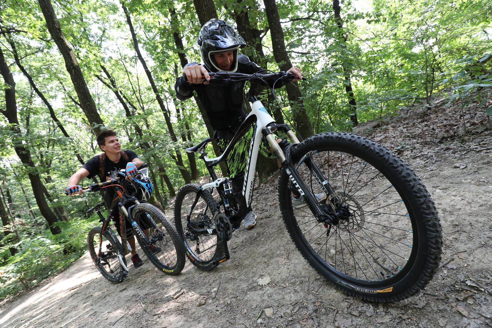 Biciklistima su ovdje na raspolaganju obronci gorja, ali i nizine uz rijeku Savu, kao i obilje kulturnog i prirodnog bogatstva na samo nekoliko okretaja pedala