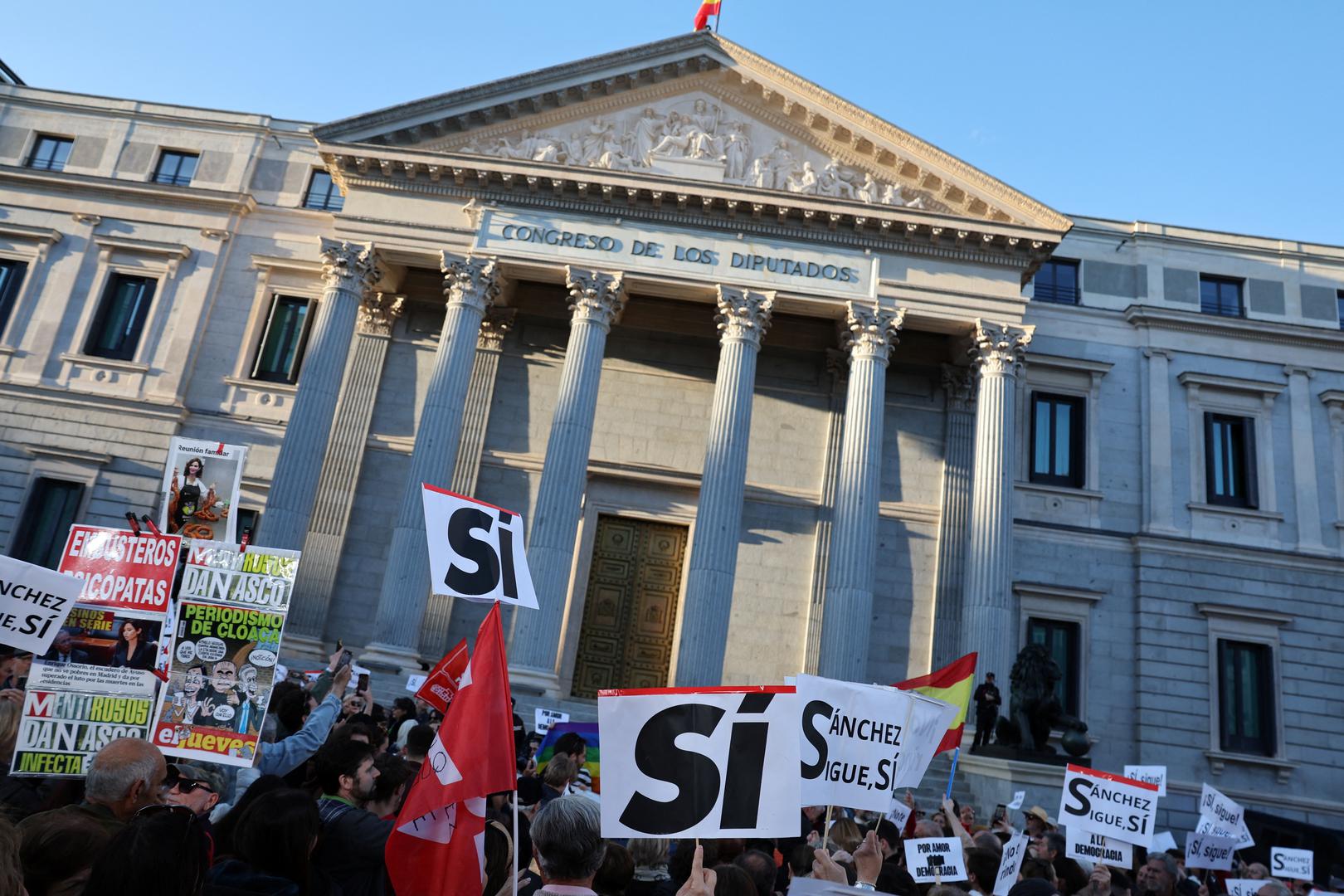 People march to show support for Spain's Prime Minister Pedro Sanchez, in Madrid, Spain, April 28, 2024. REUTERS/Violeta Santos Moura Photo: VIOLETA SANTOS MOURA/REUTERS