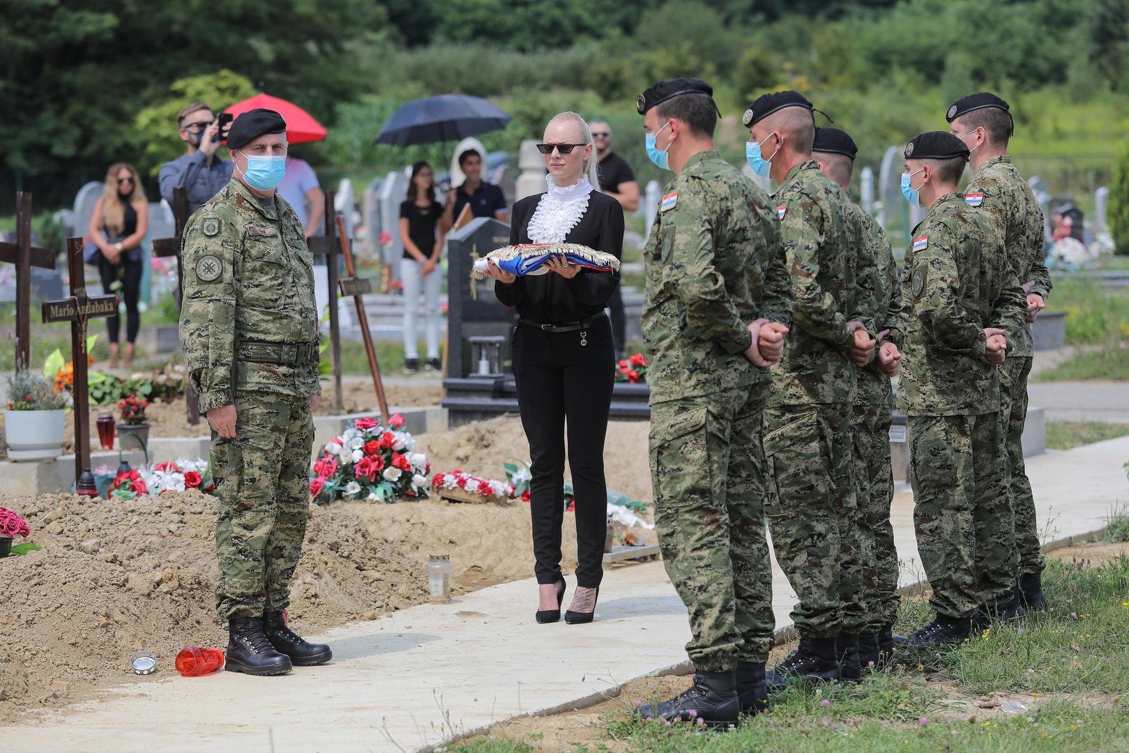 Podsjetimo, njegova je kći s Pavlovićem bila u posljednjim danima njegovog života, kada mu je pozlilo nakon što je krenuo pomoći pacijentu u Sinj.