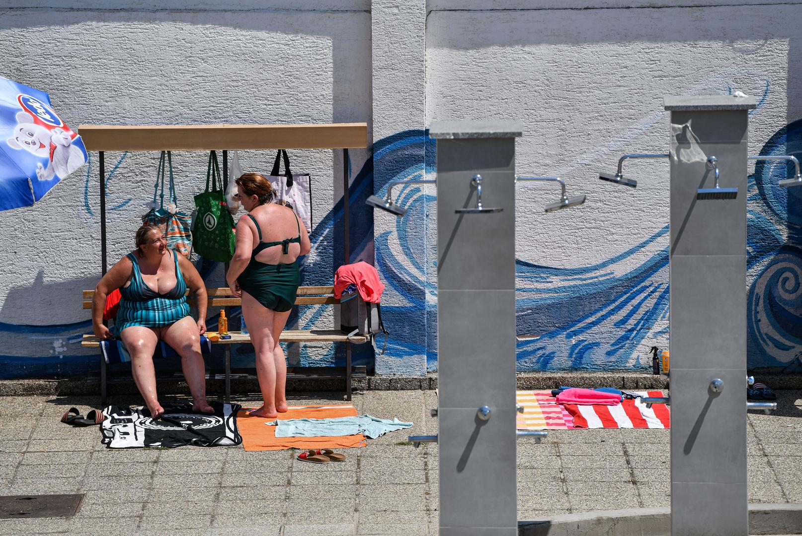 Ustanova Upravljanje sportskim objektima Grada Zagreba omogućila je besplatan ulaz na gradske bazene svim stanovnicima Zagreba, što je dodatno potaknulo građane da iskoriste ovu priliku za rashlađivanje.