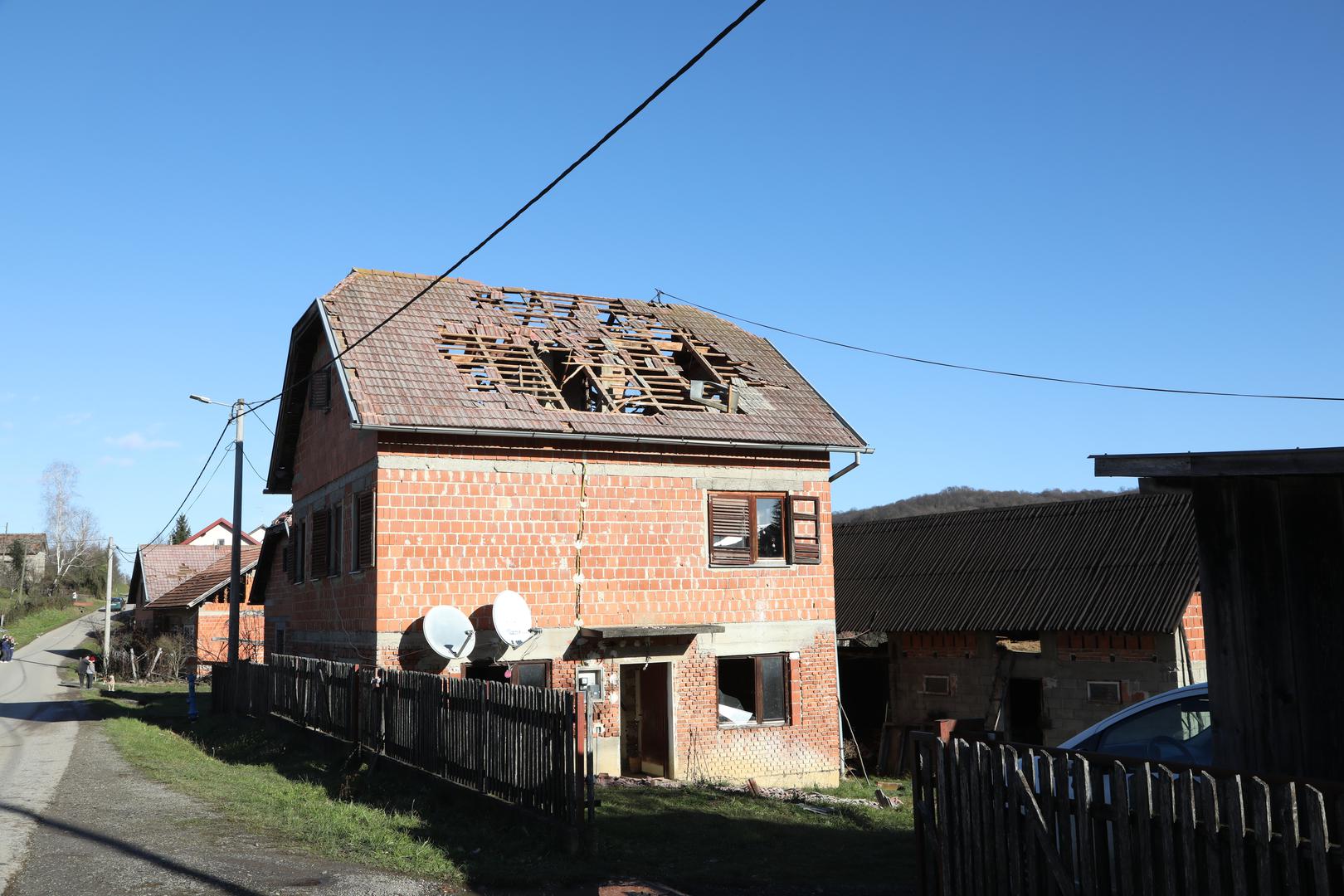 29.12.2020.Strašnik; novi potres jačine 6,3 koji je nanio stetu na kucama. Photo; Edina Zuko/PIXSELL