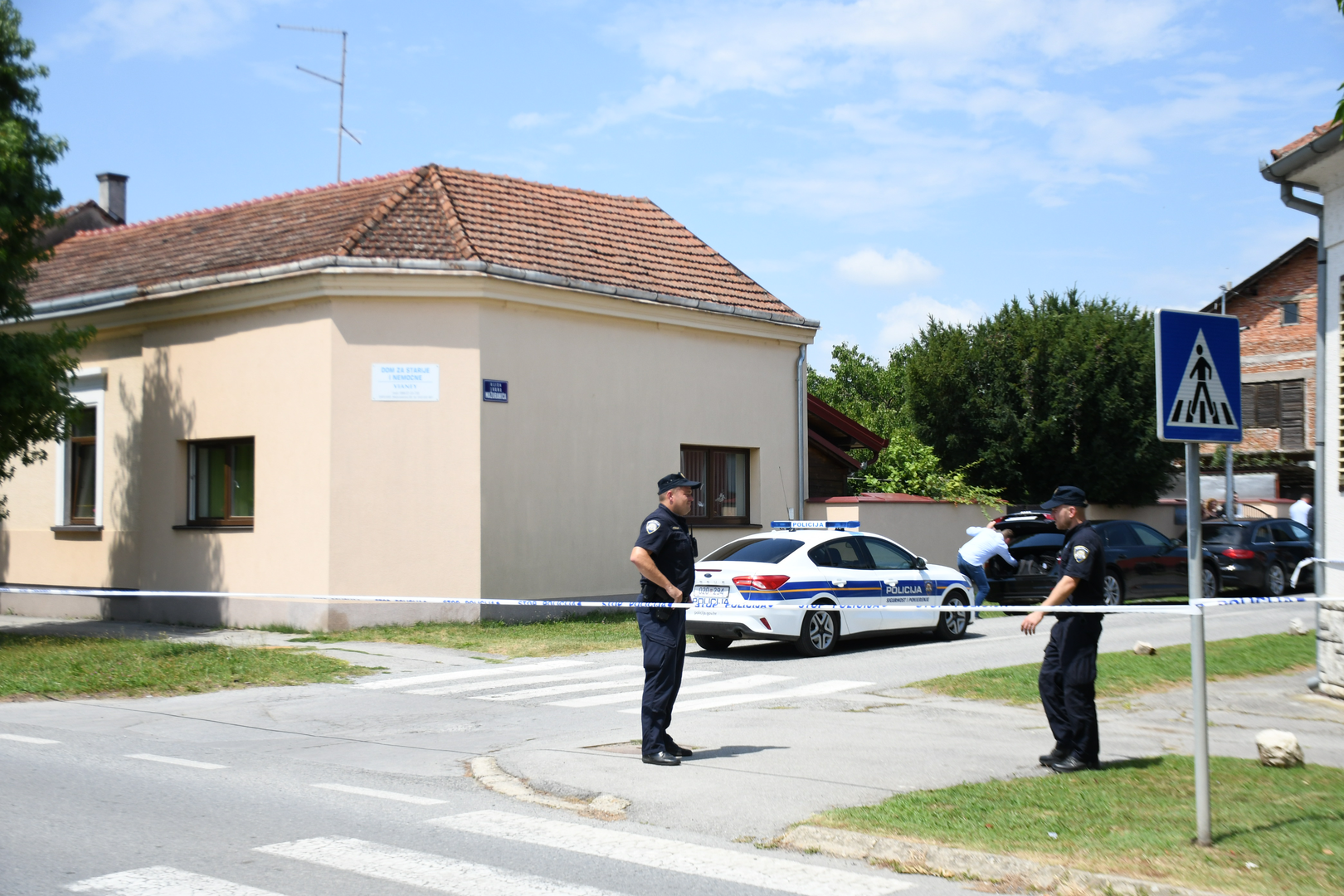 22.07.2024., Daruvar - U Domu za starije i nemocne osobe u Mazuranicevoj ulici muskarac je poceo pucati po ljudima te je petero osoba smrtno stradalo dok se ostalima pruza lijecnicka pomoc.  Photo: Damir Spehar/PIXSELL