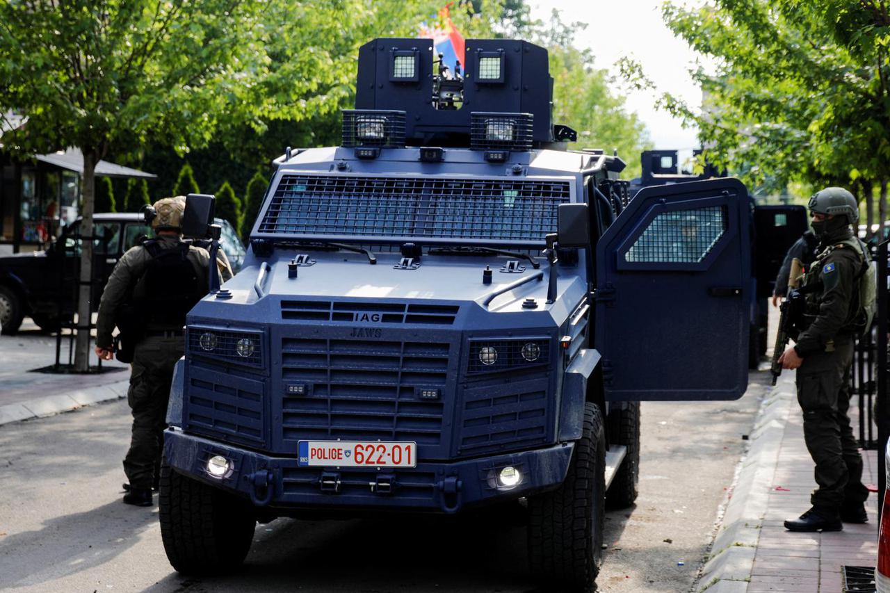 Kosovo special police forces guard the municipal offices in Zvecan