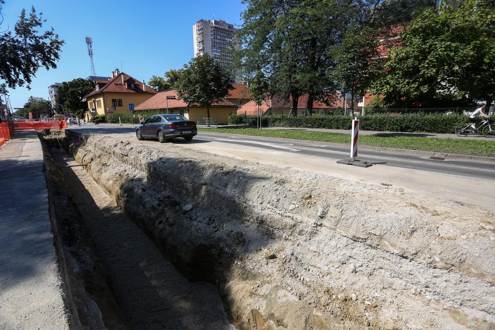 20.07.2020., Zagreb - Krizanje Ozaljske i Selske ulice, radovi na cesti.
Photo: Marin Tironi/PIXSELL