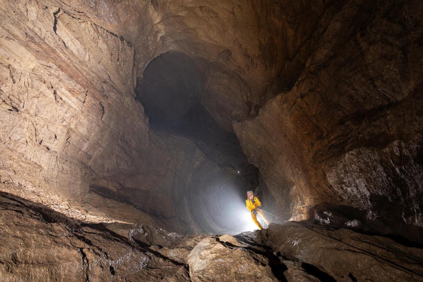 U.S. caver Mark Dickey is seen in Morca Cave, days before he fell ill and became trapped some 1,000 meters (3,280 ft) underground, near Anamur in Mersin province, southern Turkey August 28, 2023. REUTERS/Agnes Berentes NO RESALES. NO ARCHIVES Photo: Stringer/REUTERS