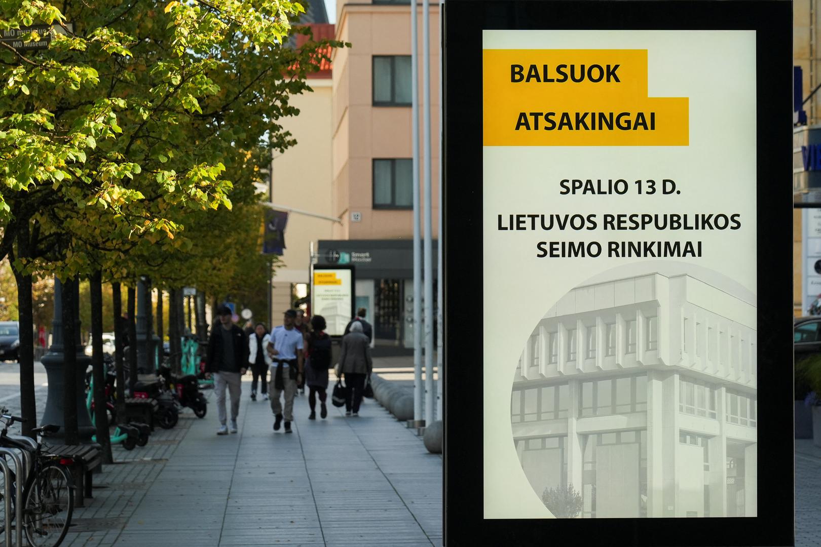 Zemlje poput Bugarske, Latvije i Litve već bilježe dramatičan pad broja svojih građana, dok tisuće ljudi odlaze u potrazi za boljim životom na Zapadu. Ovi demografski trendovi mogli bi rezultirati nestankom ili značajnim smanjenjem populacija tih zemalja u idućim desetljećima, smatra umjetna inteligencija.