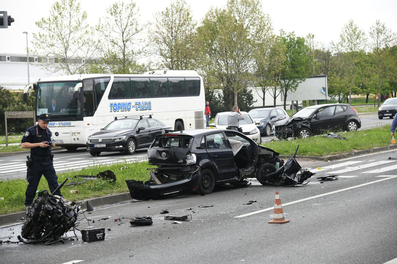 Nesreća na Slavonskoj aveniji, sudarila se tri automobila