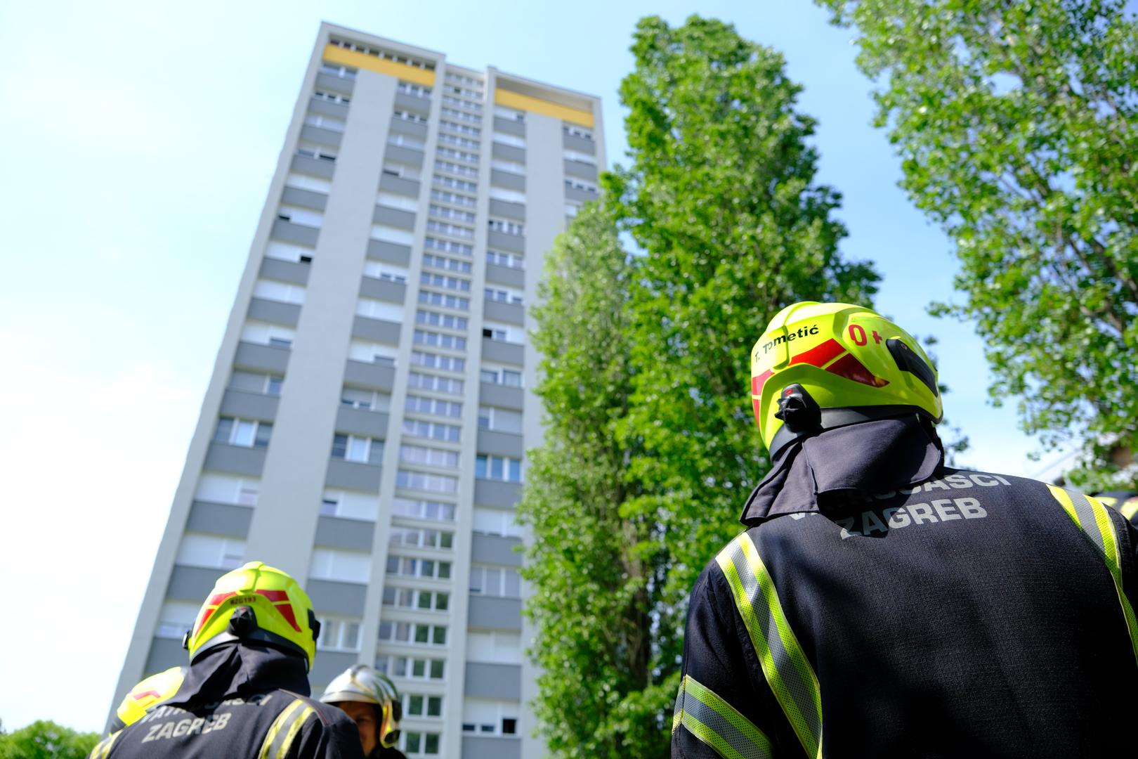 01.05.2022., Zagreb - U nedjelju ujutro izbio je pozar na 14. katu nebodera na Zitnjaku. Brzom reakcijom gradana i vatrogasaca pozar je ugasen. Photo: Slaven Branislav Babic/PIXSELL