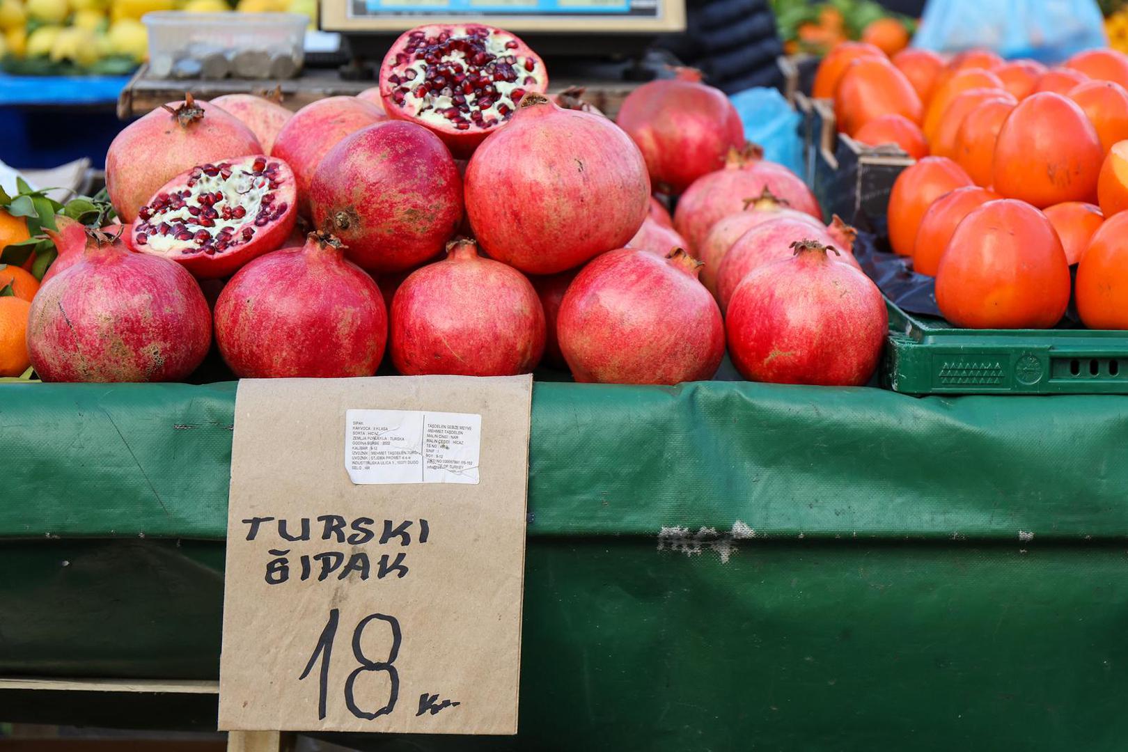 31.12.2022., Zagreb - Na trznici Dolac cijene po posljednji dan izrazene u kunama. Photo: Luka Stanzl/PIXSELL