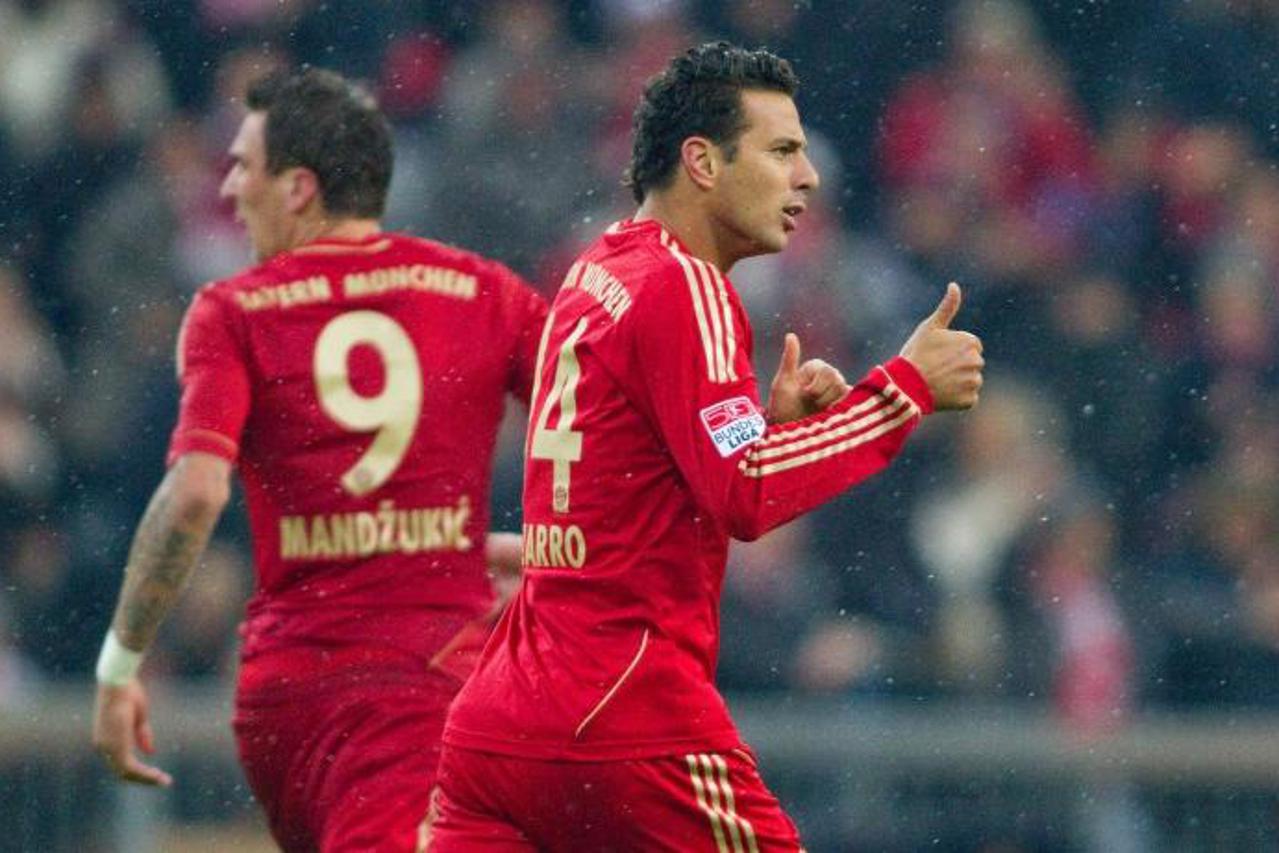 '28.10.2012, Allianz Arena, Muenchen, GER, 1.FBL,  FC Bayern Muenchen vs. Bayer 04 Leverkusen, im Bild Jubel nach dem Tor zum 1-1 durch Mario Mandzukic (FCB #9) mit Claudio Pizarro (FCB #14)   / Foto 