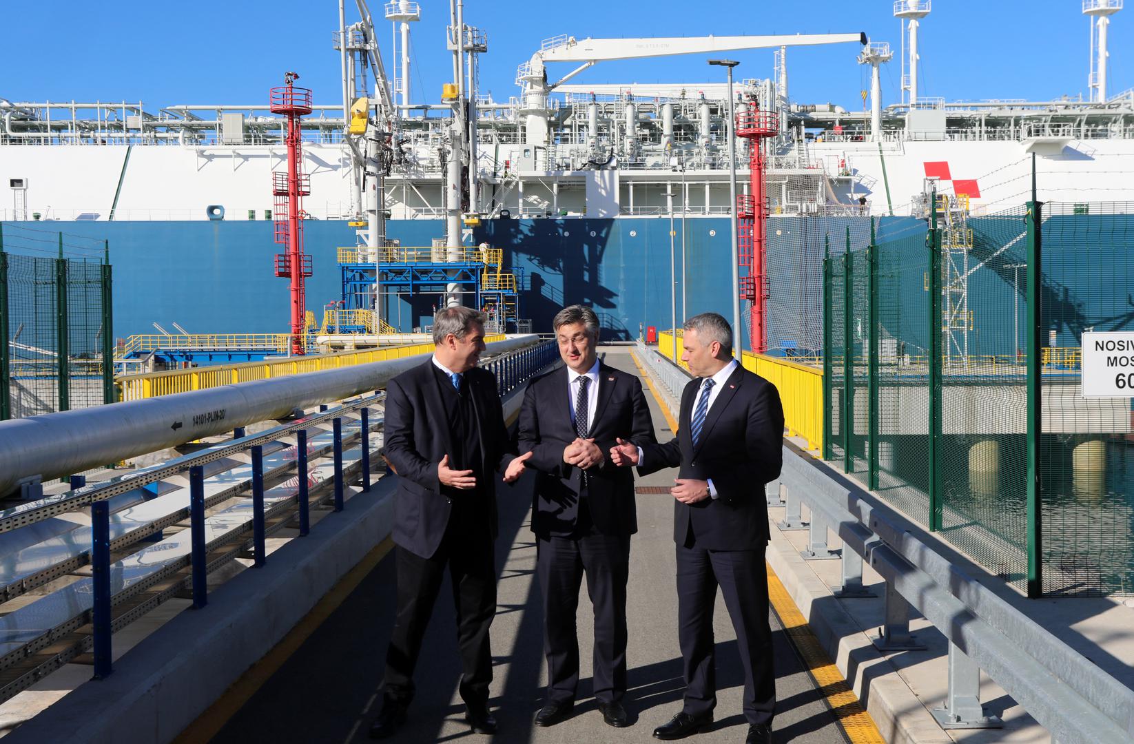 24.11.2022., otok Krkr - Premijer Andrej Plenkovic  sa saveznim kancelarom Republike Austrije Karlom Nehammerom i predsjednikom Vlade Savezne drzave Bavarske Markusom Soederom obisao LNG terminal u Omišlju na Krku.  Photo: Goran Kovacic/PIXSELL