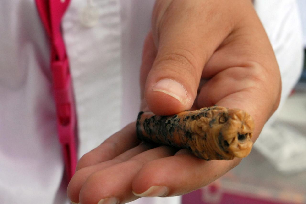 '08.06.2011., Vinkovci-Arheolozi pronašli prve značajnije nalaze na lokaciji na kojoj se gradi Hrvatski dom, a koji datiraju u 1. stoljeće.  Photo: Goran Ferbezar/PIXSELL'