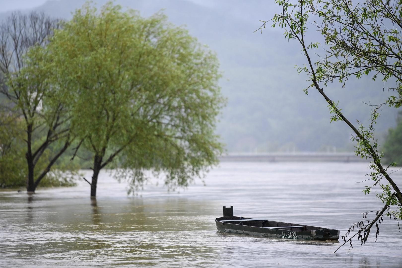 17.05.2023., Hrvatska Kostajnica - Rijeka Una   kod Hrvatske Kostajnice u 24 sata je narasla dodatnih pola metra i poplavila i vise djelove grada, zatvorena je i cesta do granicnog prijelaza.  Photo: Igor Soban/PIXSELL