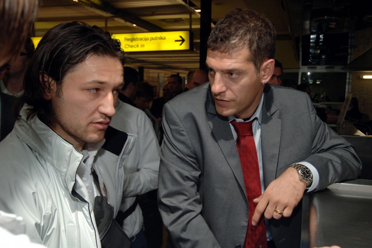 'sport...zagreb...14.11.2006.  aerodrom pleso, odlazak nogometne reprezentacije na kvalifikacijsku utakmicu za euro 2008 protiv izraela u tel avivu, izbornik slaven bilic i niko kovac,  foto: goran st