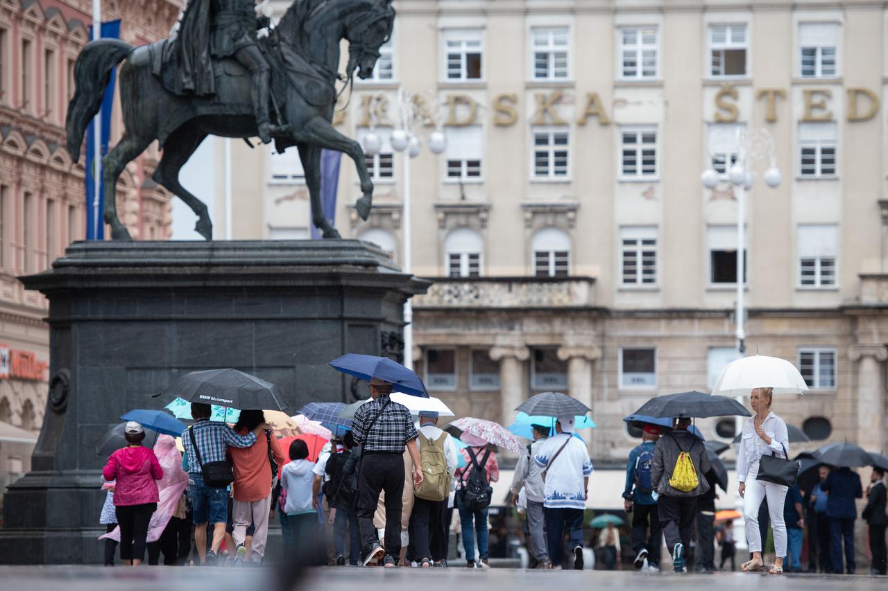 Zagreb: Kratkotrajan jak pljusak zahvatio centar grada