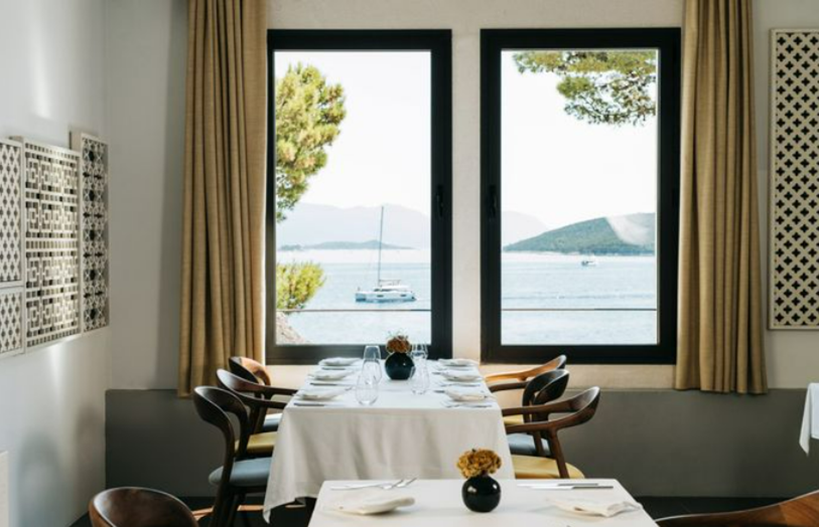 Lešić Dimitri, Korčula – 2020. godine odano je priznanje i dodijeljena nova Michelinova zvjezdica hrvatskim restoranima i to restoranu Lešić Dimitri na Korčuli. Restoran vodi talentirani chef Marko Gajski, čija jela sadrže sastojke dostupne na otoku, od svježe ulovljene ribe do samoniklog bilja i drugih sezonskih delicija. 