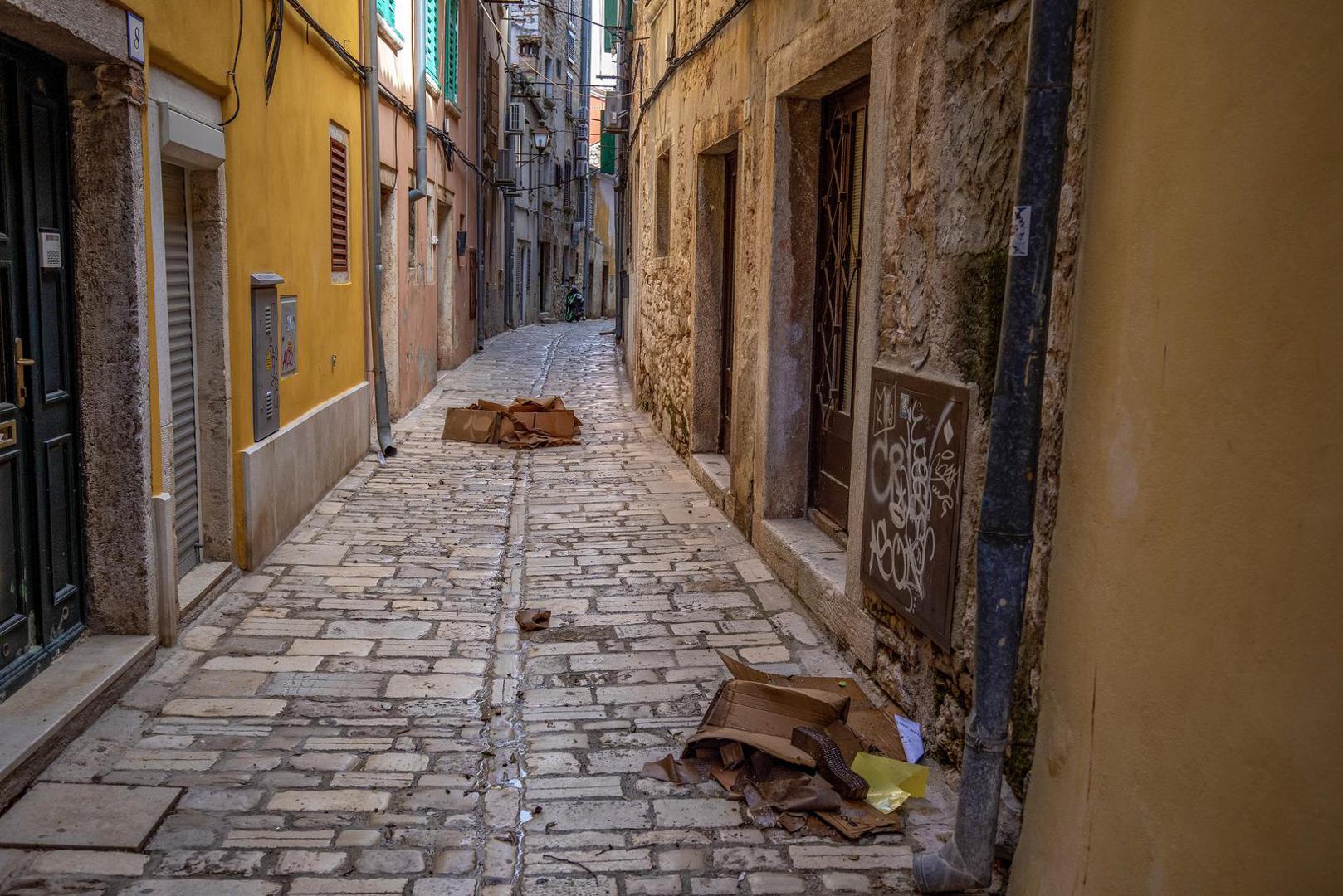 27.03.2023., Rovinj - Steta na ulicama grada koje je poharalo snazno nevrijeme.
 Photo: Srecko Niketic/PIXSELL