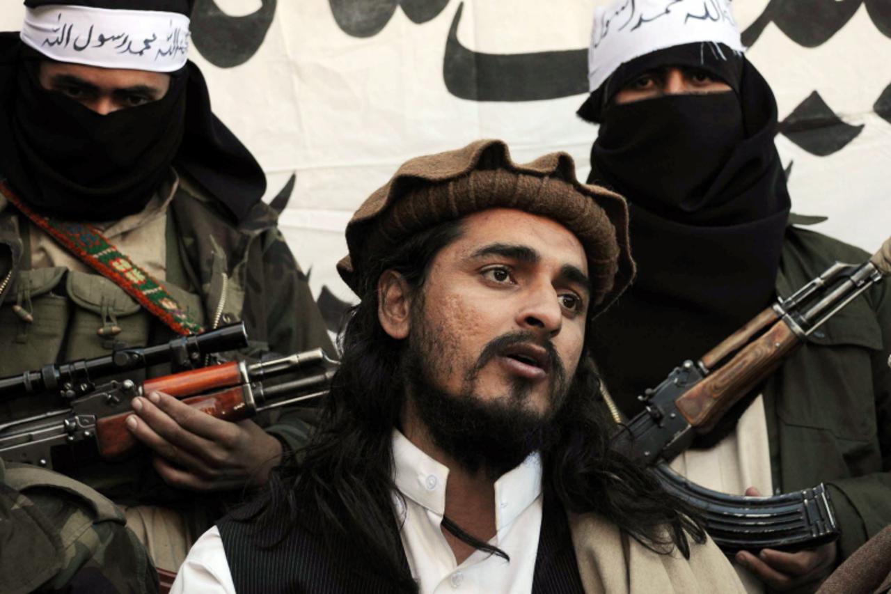 '(FILES) In this file photograph taken on November 26, 2008,  Pakistani Taliban commander Hakimullah Mehsud speaks to a group of media representatives in the Mamouzai area of Orakzai Agency. Mehsud re