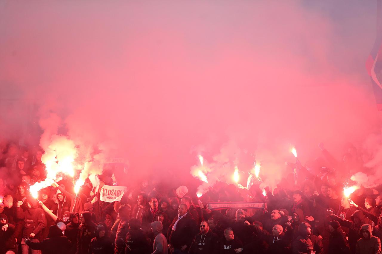 Bakljada navijača na utakmici Gorica - Hajduk 