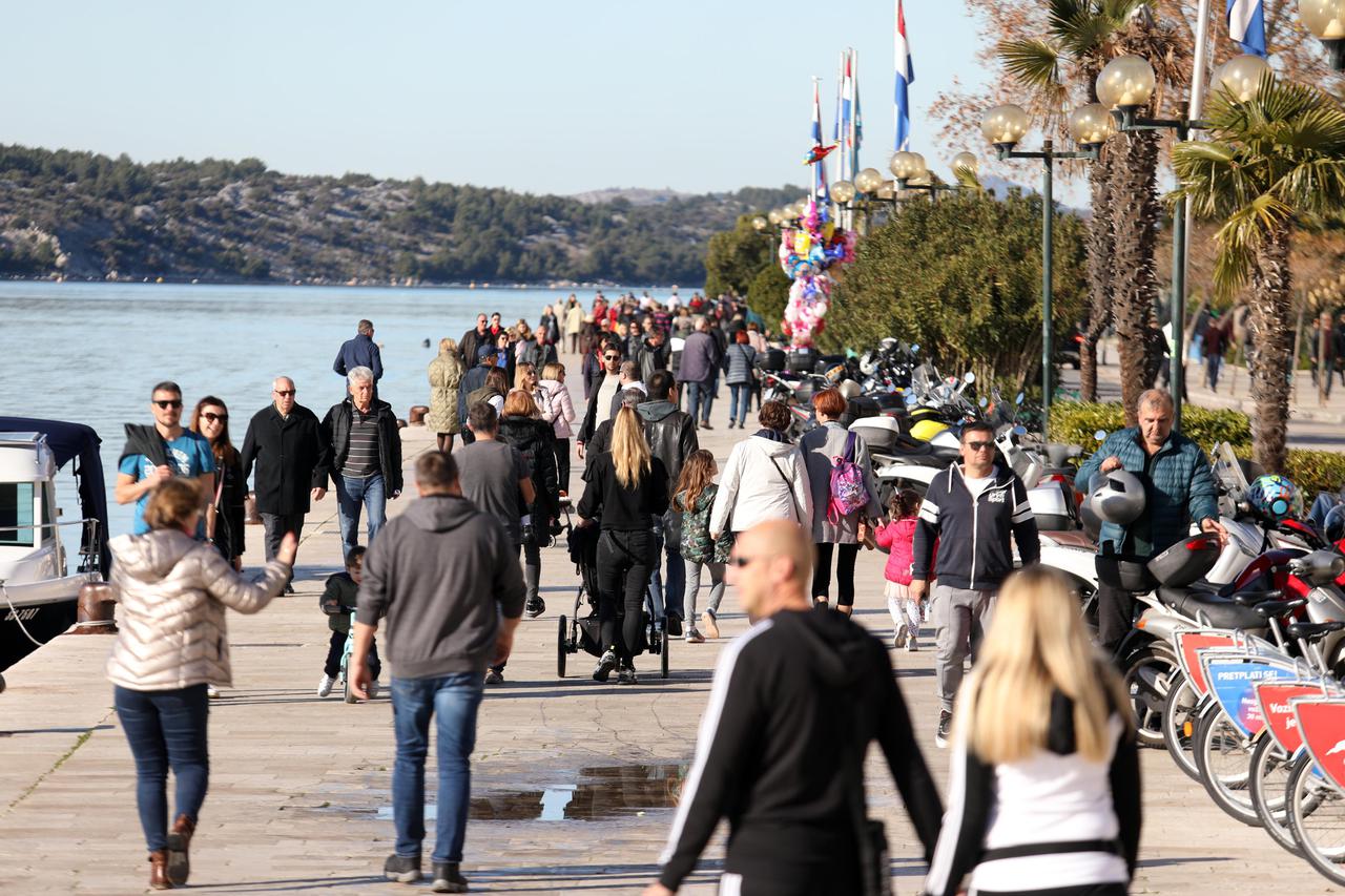 Izrazito visoke temperature i sunčan dan baš kao stvoreni za nedjeljni dan u Šibeniku