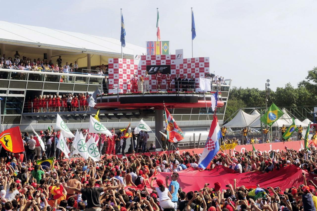 '(From L) McLaren Mercedes\' British driver Jenson Button, Ferrari\'s Spanish driver Fernando Alonso and Ferrari\'s Brazilian driver Felipe Massa stand on the podium of the Autodromo Nazionale circuit